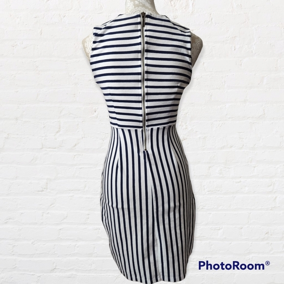 Old Navy striped sleeveless A-line dress size XS - Picture 2 of 8